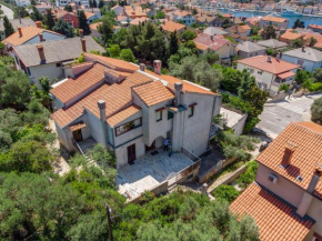  Apartments Mirella  Мали Лошинь